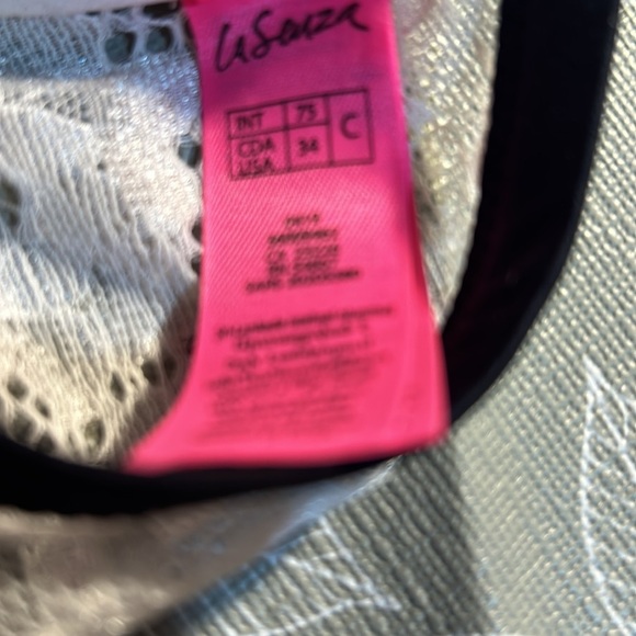 La Senza Classic Plunge Padded Bra. - Picture 6 of 6